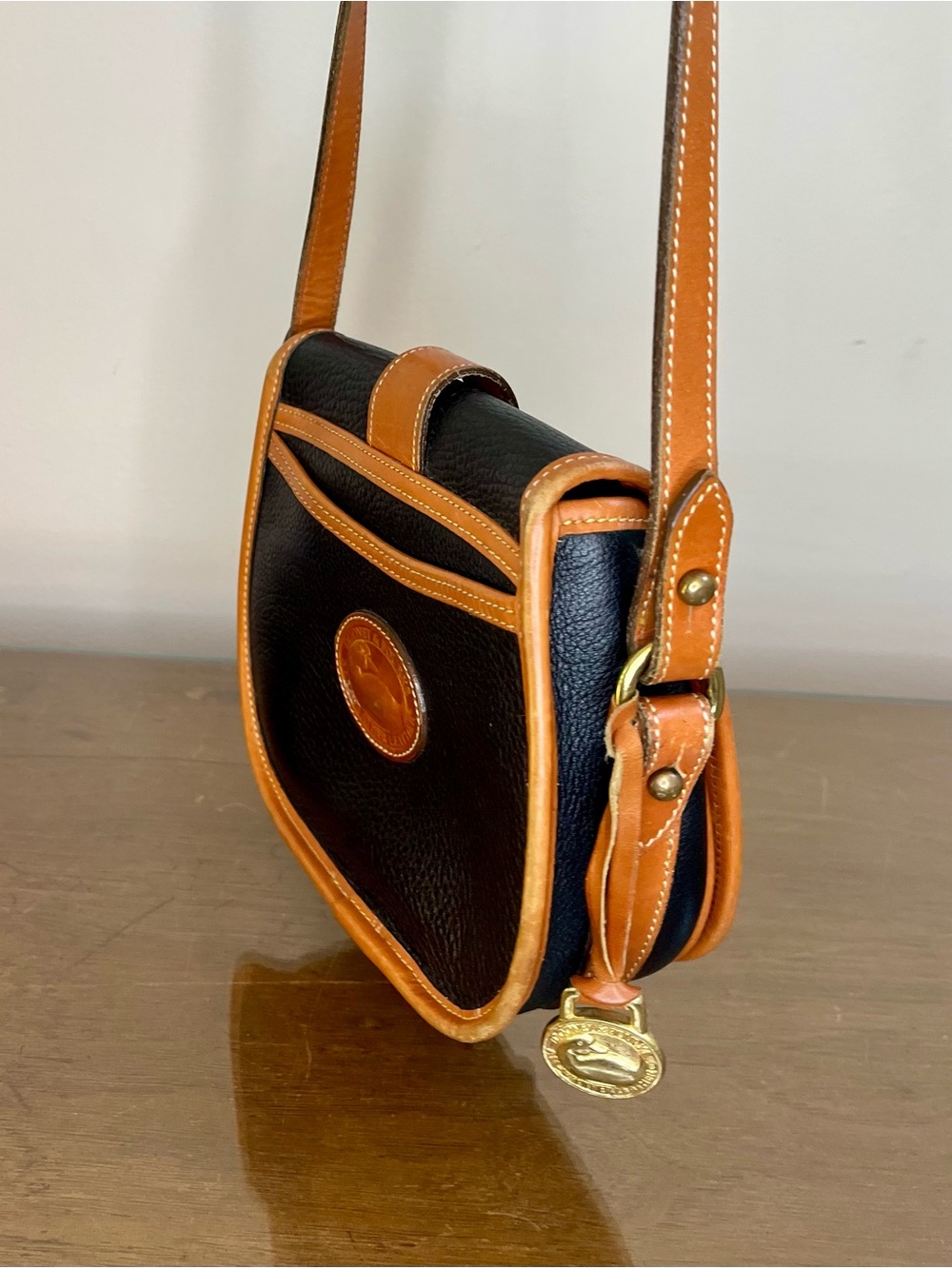 Vintage Dooney & Bourke Pebbled Leather Equestrian Crossbody Bag Black/Brown - Picture 6 of 17